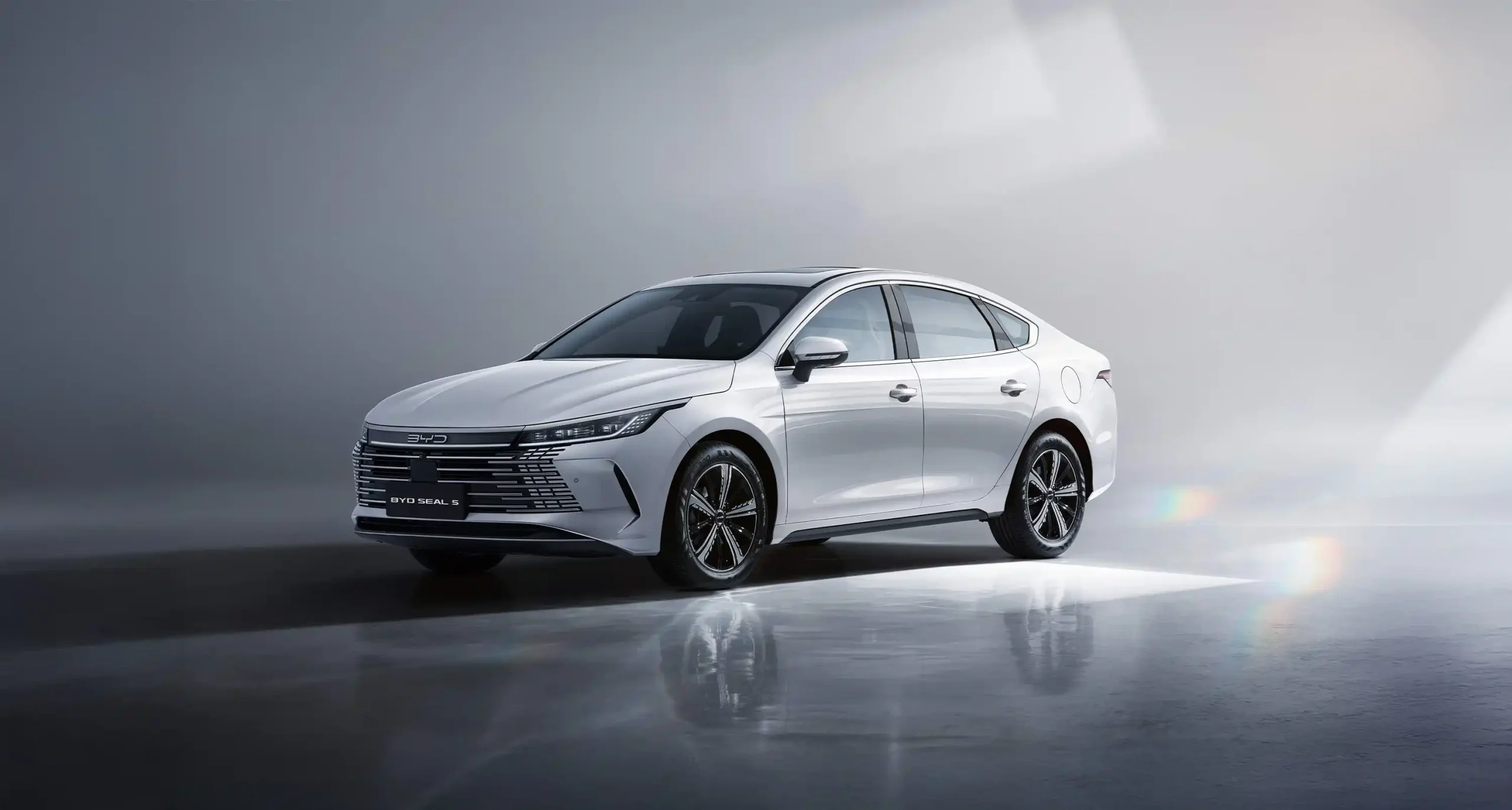 Thông Số Kỹ Thuật BYD Seal 5: Phân Tích Chi Tiết và Đánh Giá Chuyên Sâu (2025)